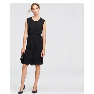 NWOT  Ann Taylor Black sleeveless pleated dress L